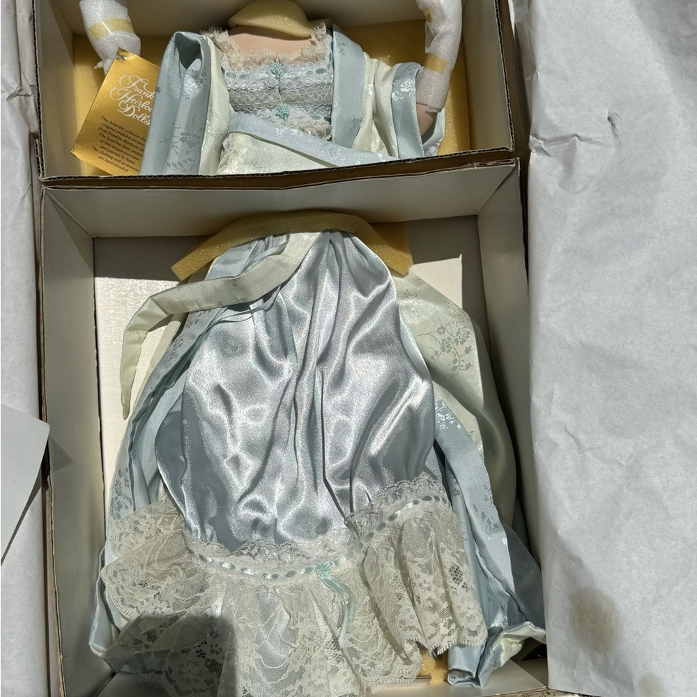 Never used. With certificate papers. Original boxes. Porcelain